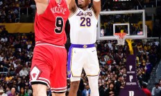 星空体育app下载地址-湖人客场逆转小牛晋级西决，詹姆斯关键篮板力保胜局的简单介绍