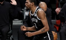 星空体育官网入口-雄鹿客场击败篮网，东部前四实力稳固的简单介绍