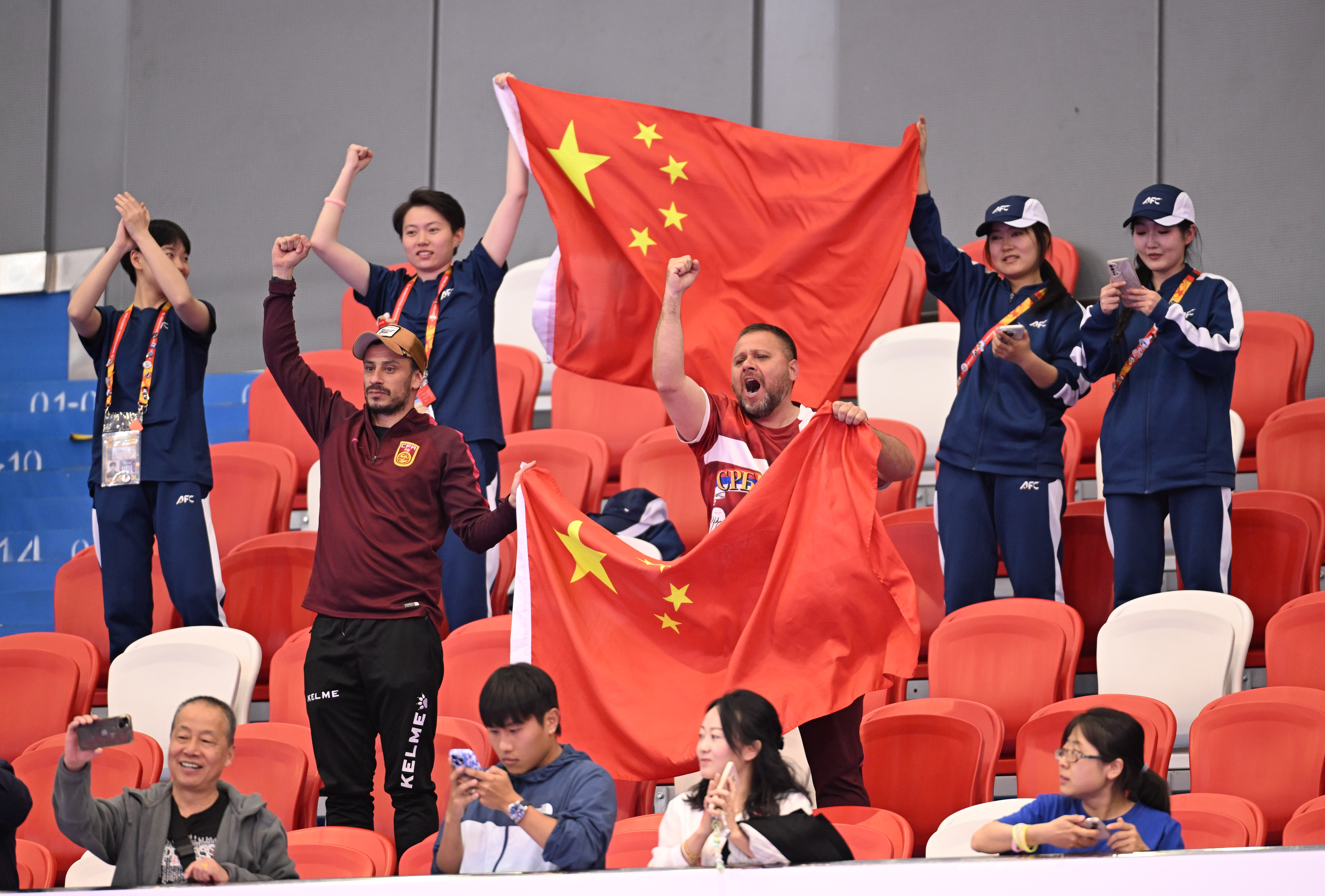 亚洲足球俱乐部争夺国际杯赛胜利