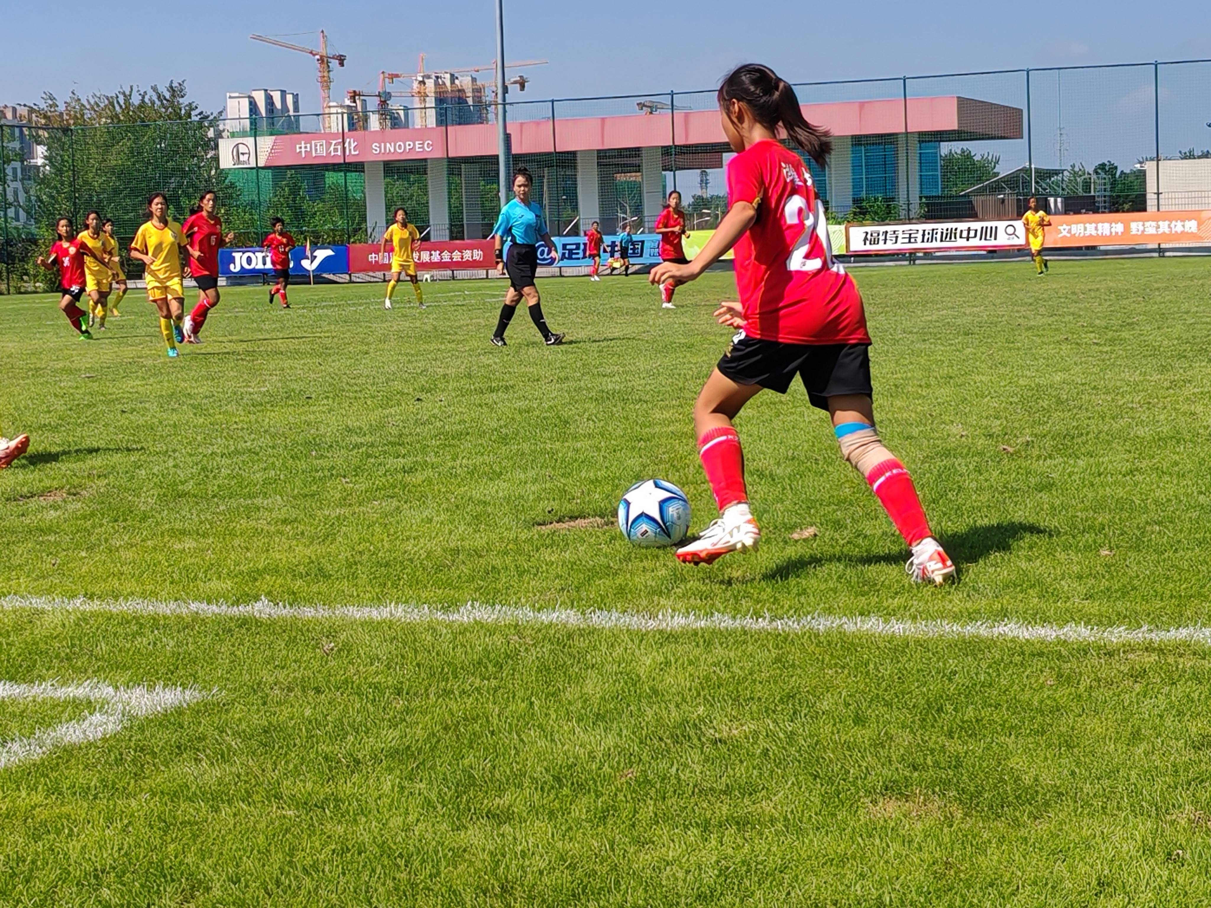 精彩瞬间：女足赛场掀起高潮