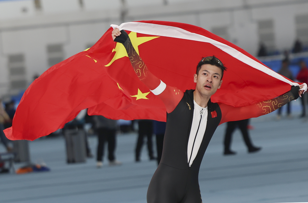 亚洲运动员展现实力，夺得银牌