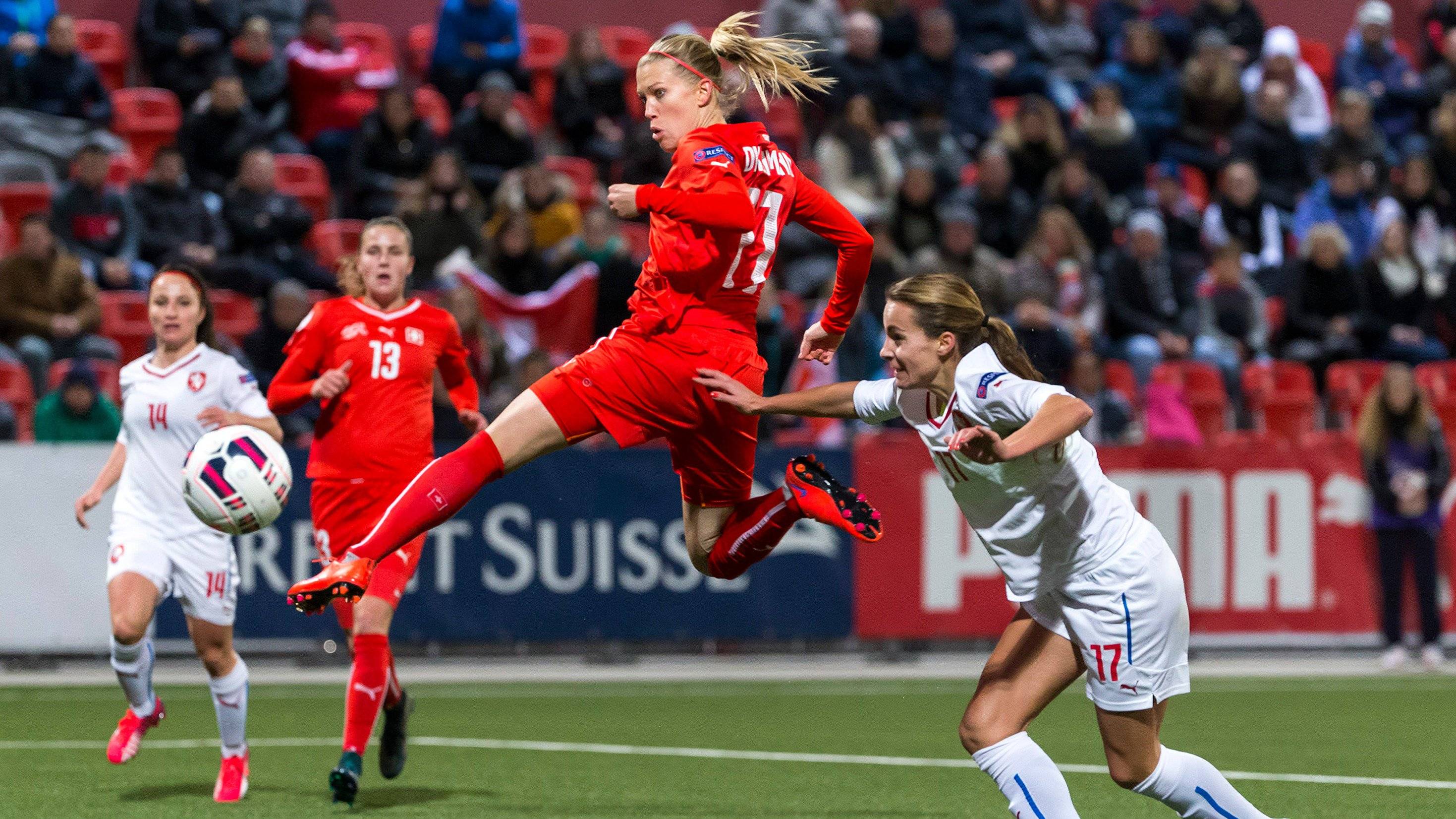 精彩对决！加拿大女足战胜挪威队