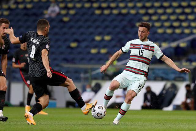 莫雷伦斯胜出反弹，势必追赶的简单介绍