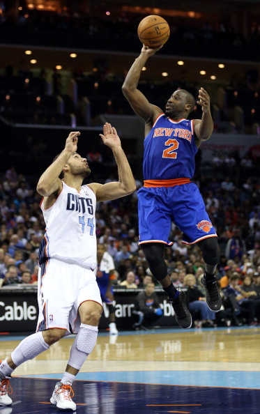 山猫惊险击败尼克斯,终结连败! 山猫惊险击败尼克斯,终结连败!