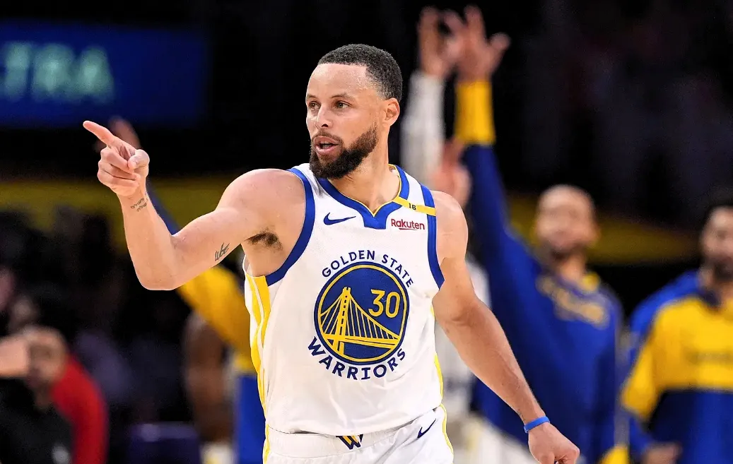 勇士大胜掘金,完美收官 勇士大胜掘金,完美收官