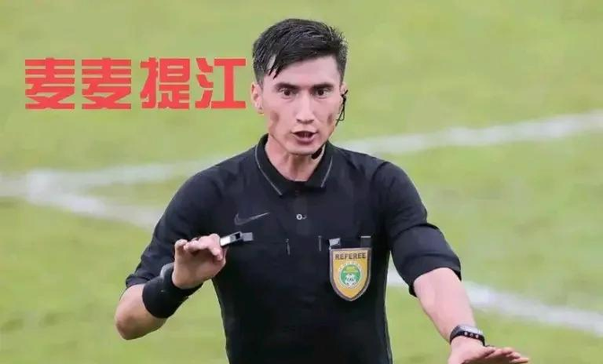 意外暴力冲突,裁判被球迷围殴 意外暴力冲突,裁判被球迷围殴