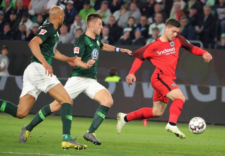 关于沃尔夫斯堡青训球员崭露头角，获好评的信息