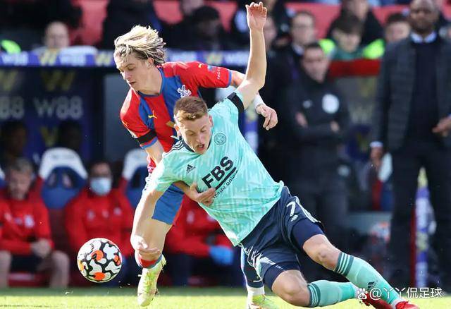 包含莱斯特城客场大胜水晶宫，取得胜利的词条