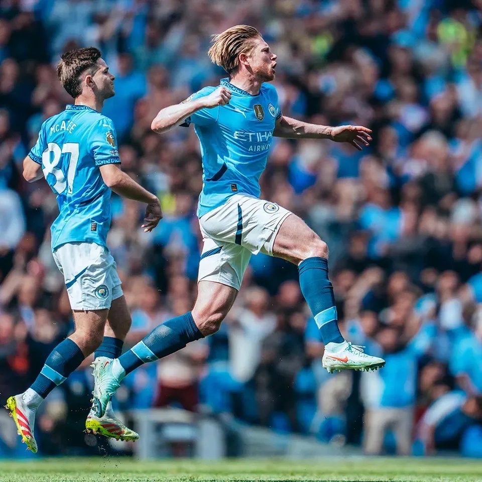 曼城主场大胜，德布劳内连续破门进球