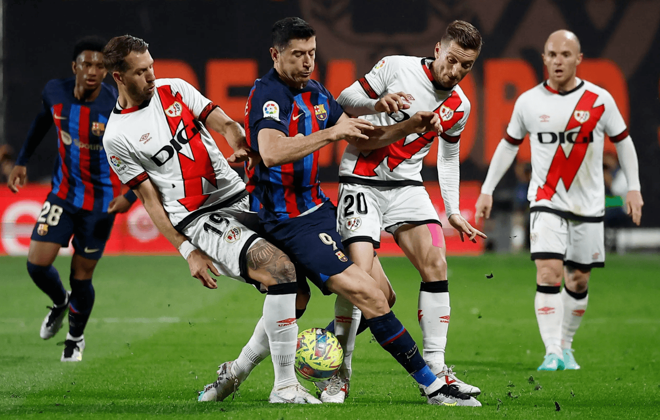 包含巴列卡诺对阵莱万特：胜利在望的词条